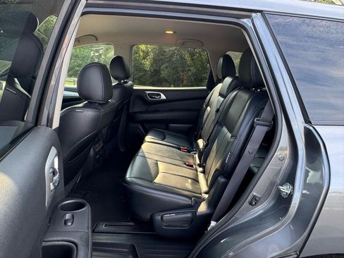 Used 2019 Nissan Pathfinder SL AWD/4WD image 12