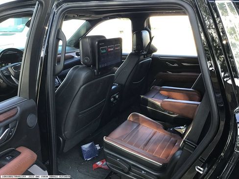 Used 2023 GMC Yukon Denali Ultimate AWD/4WD image 9