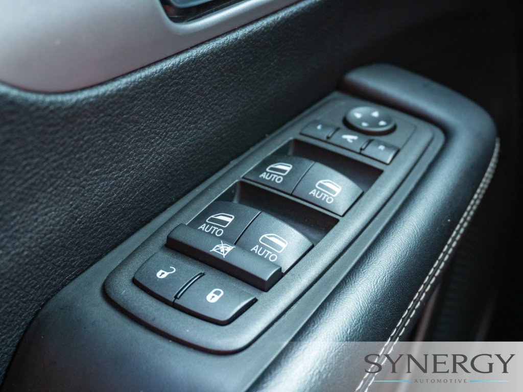 Used 2025 Chrysler Pacifica Limited FWD image 28