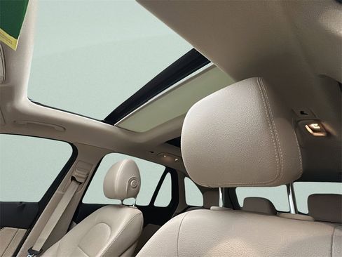 Used 2019 Mercedes-Benz GLC 300 4MATIC image 13