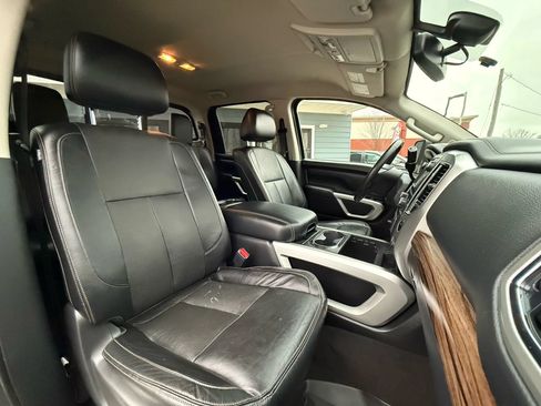 Used 2017 Nissan Titan SL AWD/4WD image 33