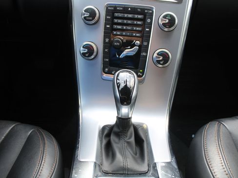 Used 2017 Volvo XC60 T6 Dynamic w/ Climate Package image 36