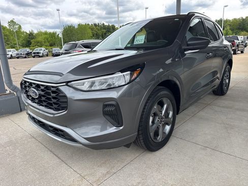 Certified 2024 Ford Escape ST-Line w/ Tech Pack #1 AWD/4WD image 3