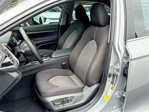 Used 2020 Toyota Camry LE image 11