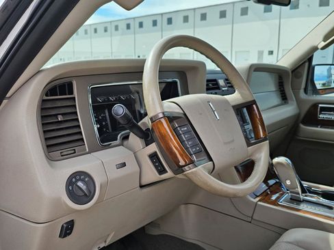 Used 2012 Lincoln Navigator L 2WD image 15