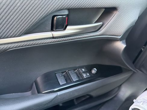 Used 2025 Toyota Camry SE image 20