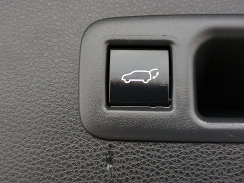 Used 2023 Toyota Highlander LE AWD/4WD image 16