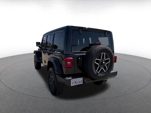 Used 2025 Jeep Wrangler Unlimited Sahara AWD/4WD image 15
