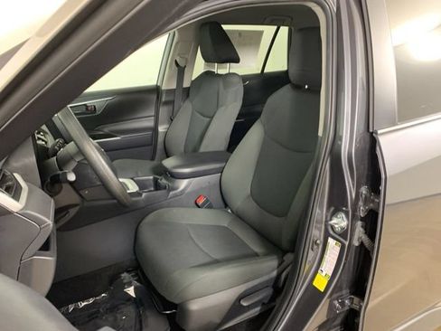 Used 2025 Toyota RAV4 LE AWD/4WD image 27