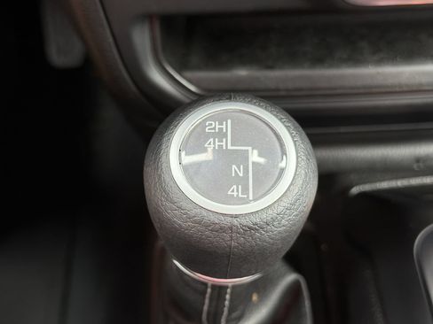Used 2025 Jeep Wrangler Unlimited Sahara AWD/4WD image 9