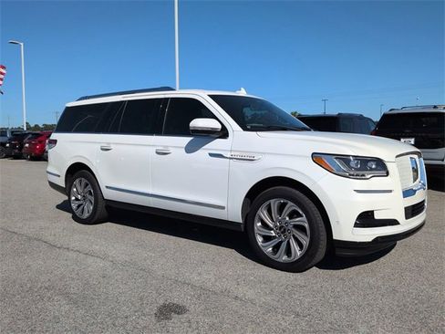 Used 2023 Lincoln Navigator L Reserve image 2