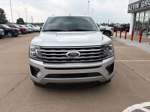 Used 2019 Ford Expedition Max XLT w/ Equipment Group 202A AWD/4WD image 2