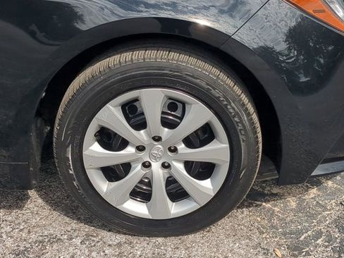 Used 2022 Toyota Corolla LE image 11
