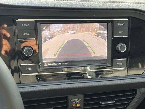 Used 2024 Volkswagen Jetta SE w/ Black Wheel Package image 3