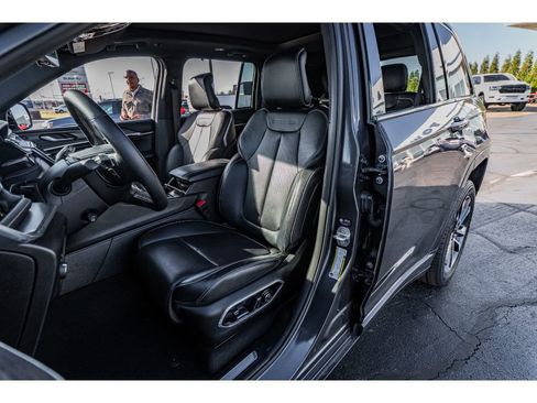 Used 2023 Jeep Grand Cherokee Overland w/ Adv Protech Group III image 8