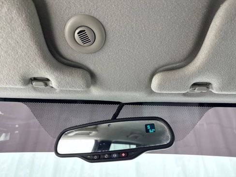 Used 2010 GMC Canyon SLE image 26