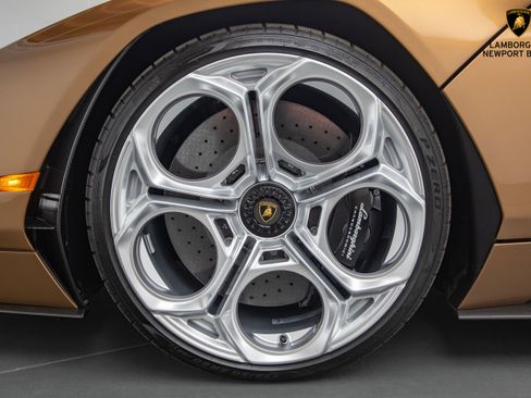 Used 2022 Lamborghini Aventador Countach image 40