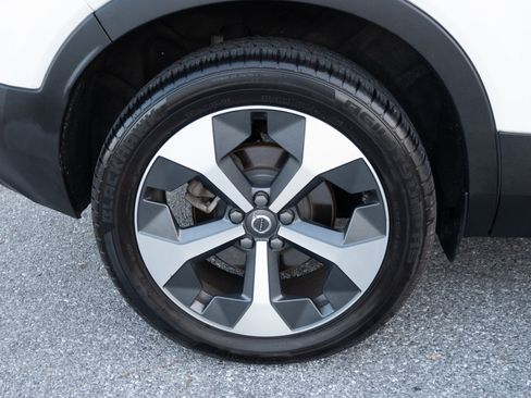 Used 2023 Volvo XC40 B5 Plus image 15