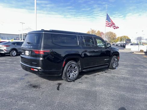 Used 2023 Jeep Wagoneer L Series II image 3