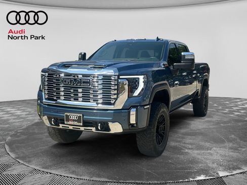 Used 2025 GMC Sierra 2500 Denali w/ Denali Reserve Package AWD/4WD image 1