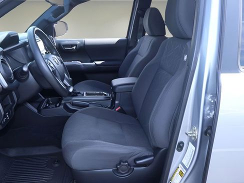 Certified 2016 Toyota Tacoma TRD Sport w/ Premium & Technology Package AWD/4WD image 11