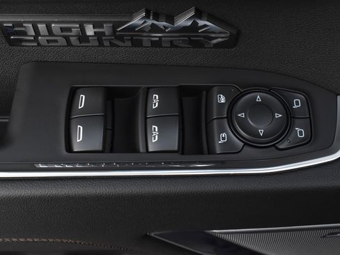 Used 2024 Chevrolet Silverado 1500 High Country w/ Technology Package image 16