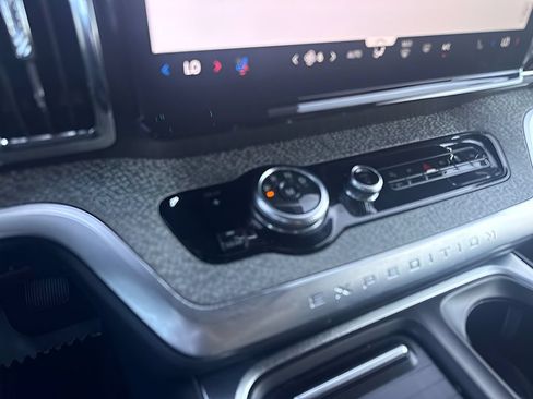 Used 2025 Ford Expedition Tremor AWD/4WD image 15