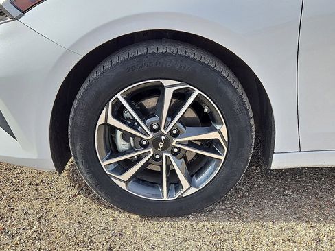 Used 2024 Kia Forte LXS image 11