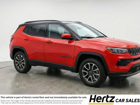 Used 2025 Jeep Compass Trailhawk image 1
