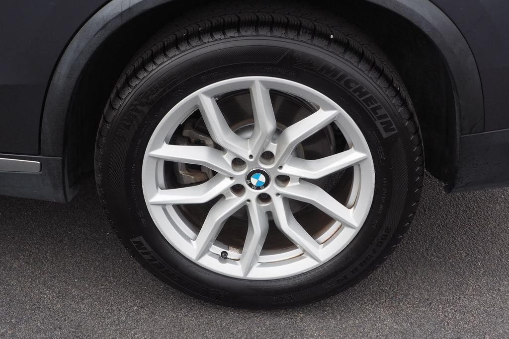 Used 2019 BMW X5 xDrive40i w/ Convenience Package AWD/4WD image 9