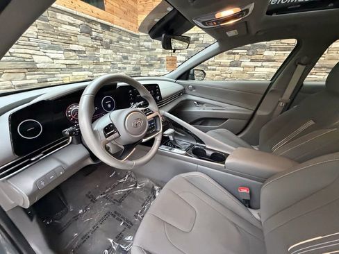 Used 2022 Hyundai Elantra SEL w/ Convenience + Premium Package image 10