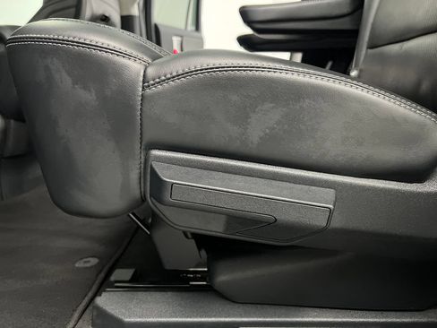 Used 2025 Ford Expedition Platinum AWD/4WD image 18