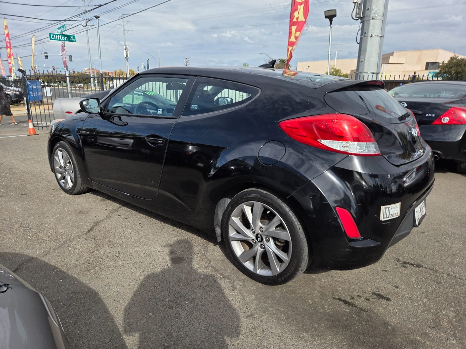 Used 2016 Hyundai Veloster FWD image 2