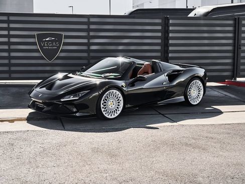 Used 2022 Ferrari F8 Tributo RWD image 5