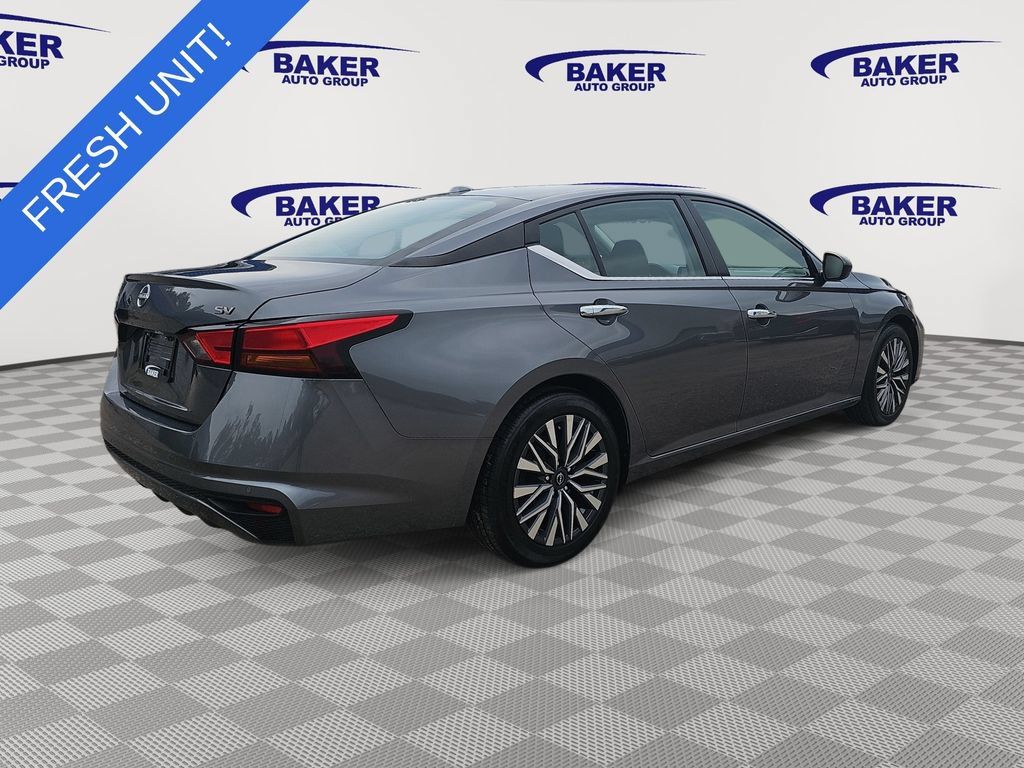 Used 2024 Nissan Altima 2.5 SV FWD image 5