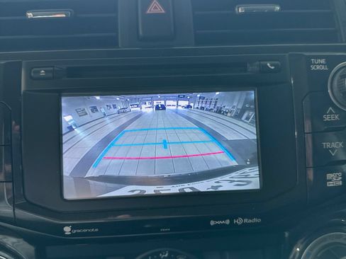 Used 2019 Toyota 4Runner TRD Off-Road AWD/4WD image 28