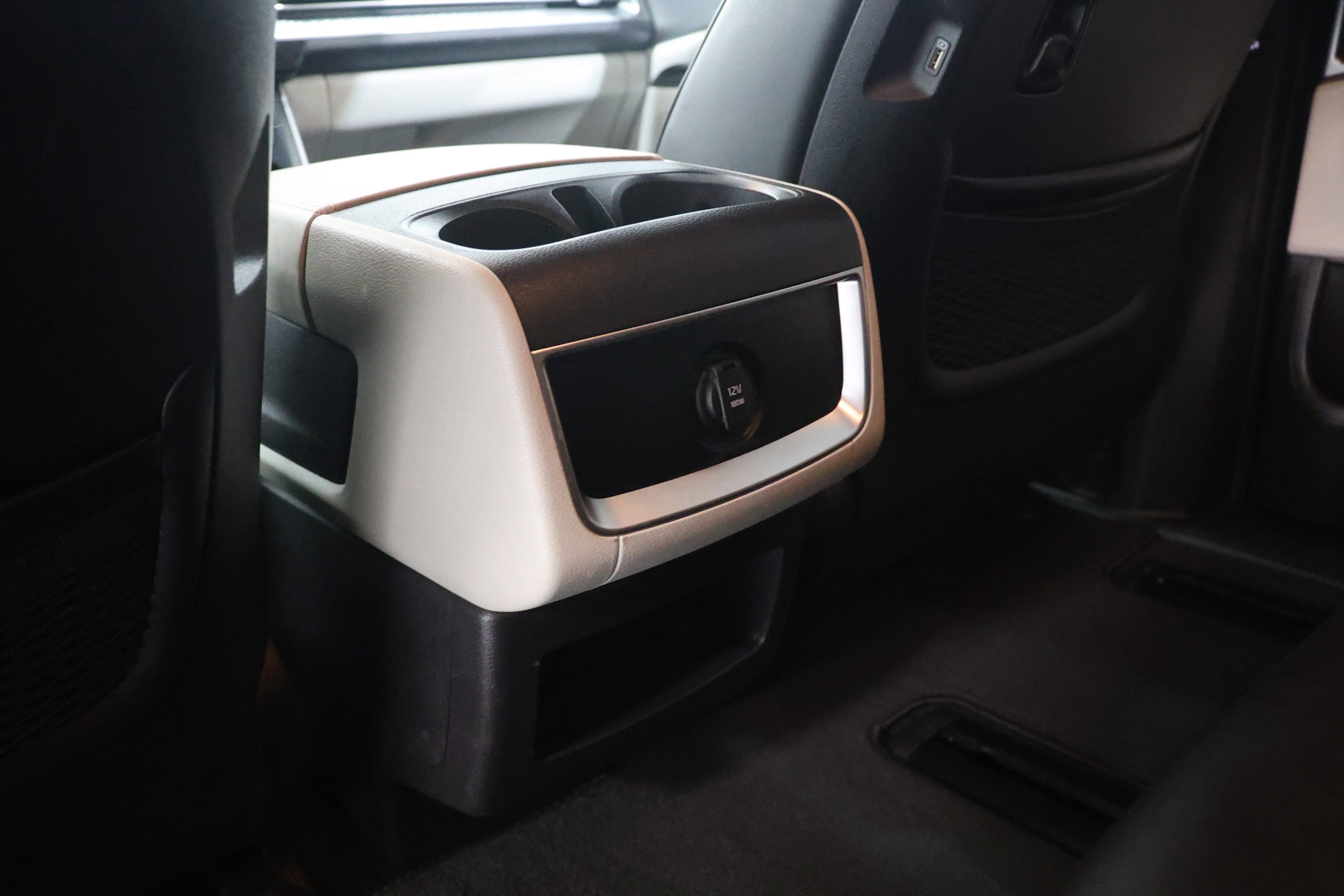 Used 2022 Kia Carnival LX FWD image 29
