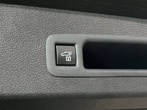 Used 2025 Toyota Sienna XLE w/ XLE Plus Package AWD/4WD image 11