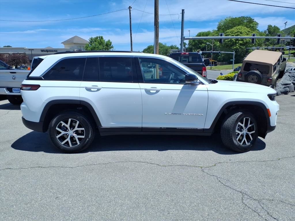 Used 2025 Jeep Grand Cherokee Limited AWD/4WD image 3