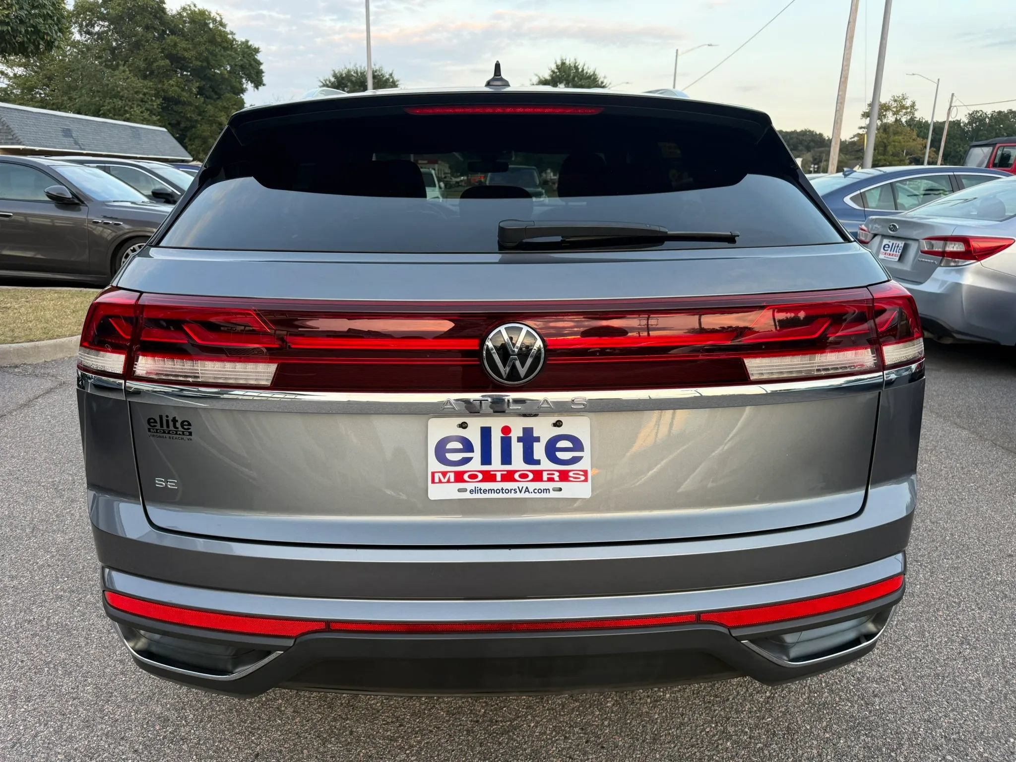 Used 2024 Volkswagen Atlas Cross Sport SE FWD image 6