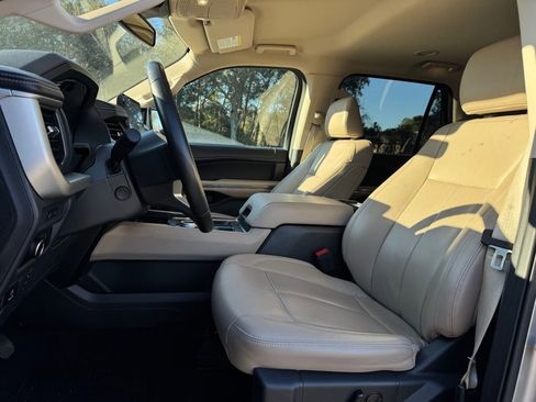 Used 2024 Ford Expedition XLT image 10