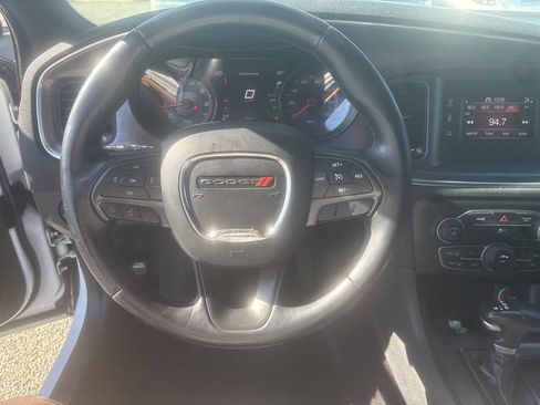 Used 2017 Dodge Charger SE w/ Blacktop Package image 10