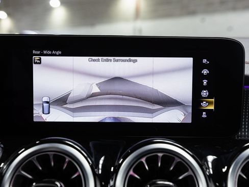Used 2023 Mercedes-Benz EQB 300 4MATIC image 18