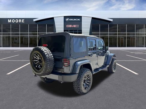 Used 2018 Jeep Wrangler Unlimited Sahara w/ Connectivity Group AWD/4WD image 3