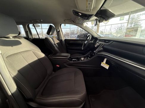 Used 2023 Jeep Grand Cherokee Laredo w/ Luxury Tech Group I image 31