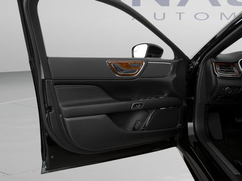 Used 2017 Lincoln Continental Reserve w/ Luxury Package image 12