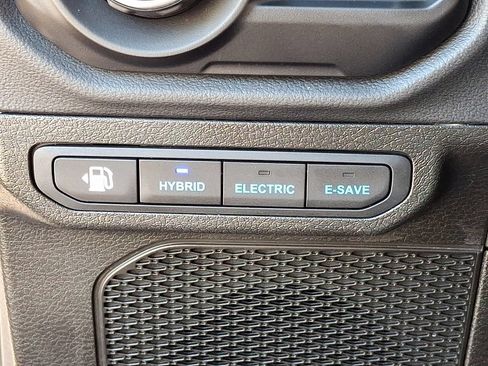 Used 2024 Jeep Wrangler Unlimited Sahara AWD/4WD image 23