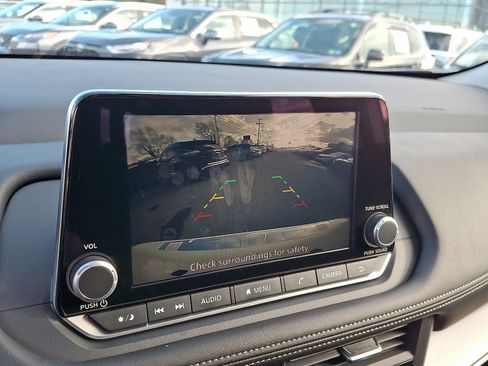 Certified 2025 Nissan Rogue SV image 17