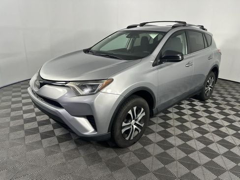 Used 2017 Toyota RAV4 LE FWD image 4
