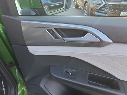 New 2025 Volkswagen Taos SEL image 34